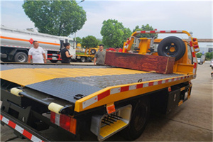 乌马河附近拖车电话号码服务